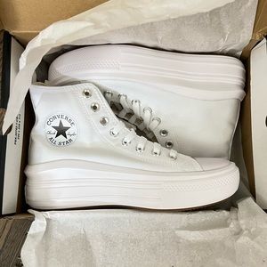 NEVER WORN PLATFORM WHITE CONVERSE
